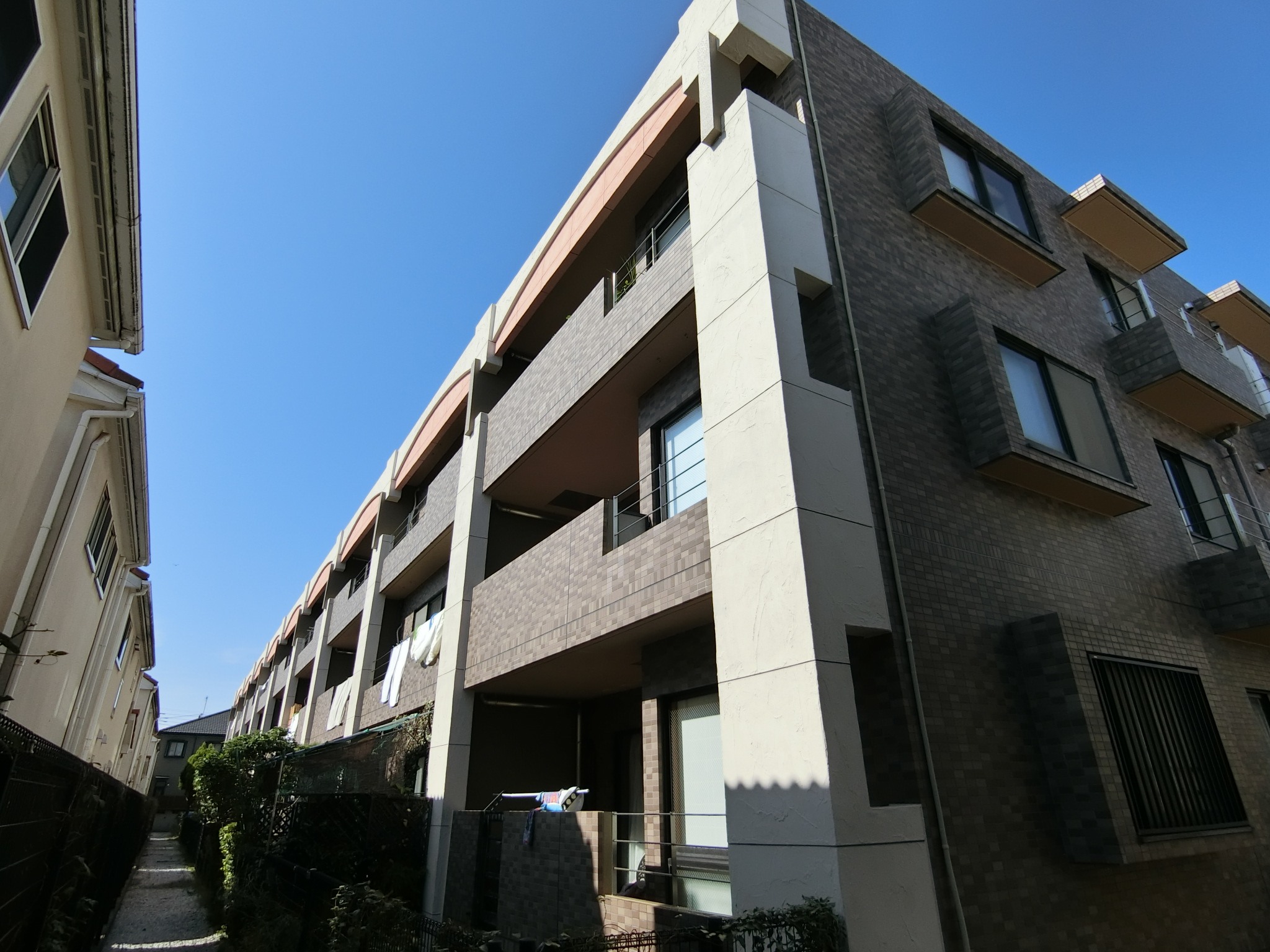 2階角部屋陽当たり良好(2025年10月撮影)