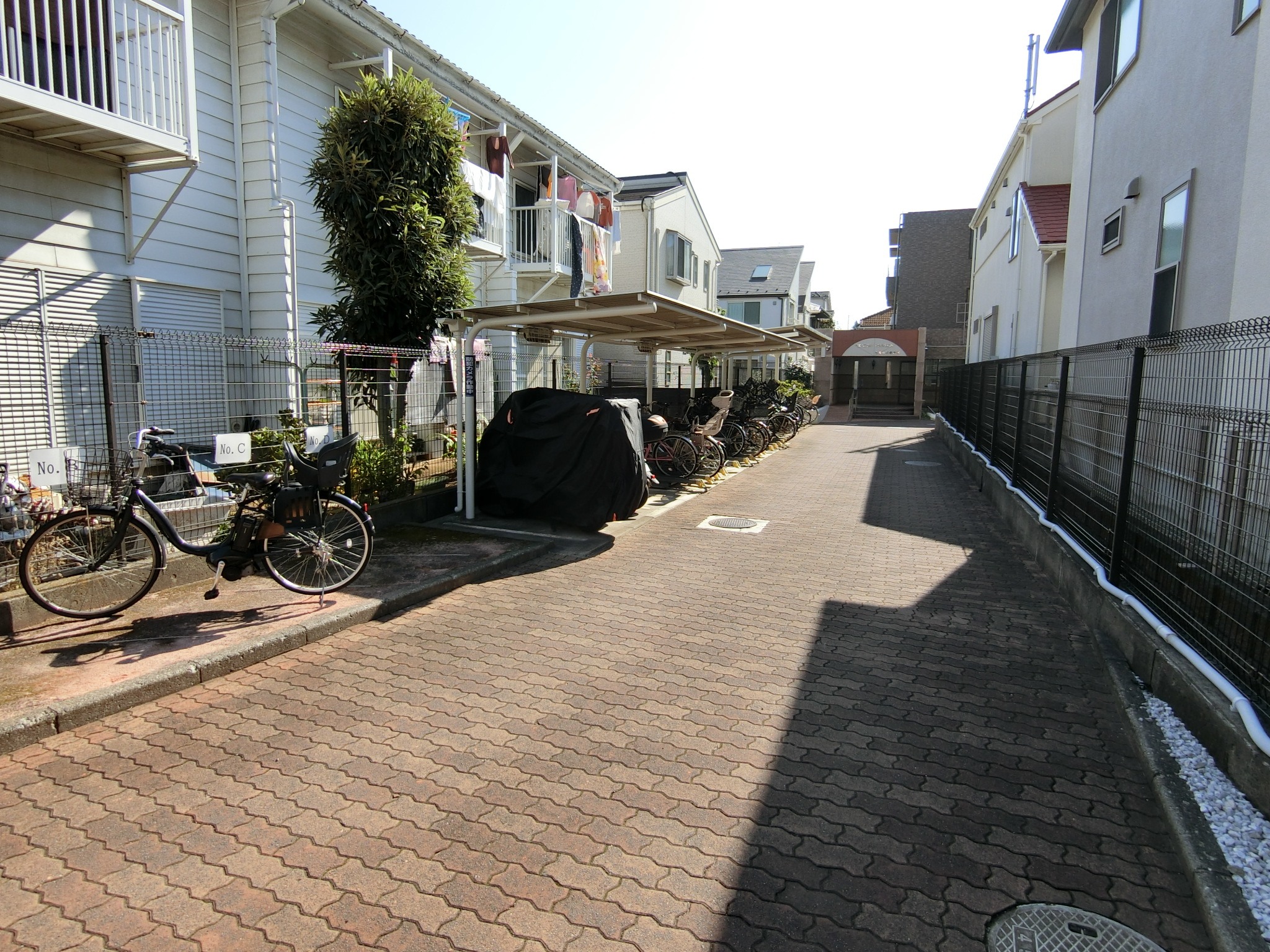 屋根付き駐輪場(2025年10月撮影)