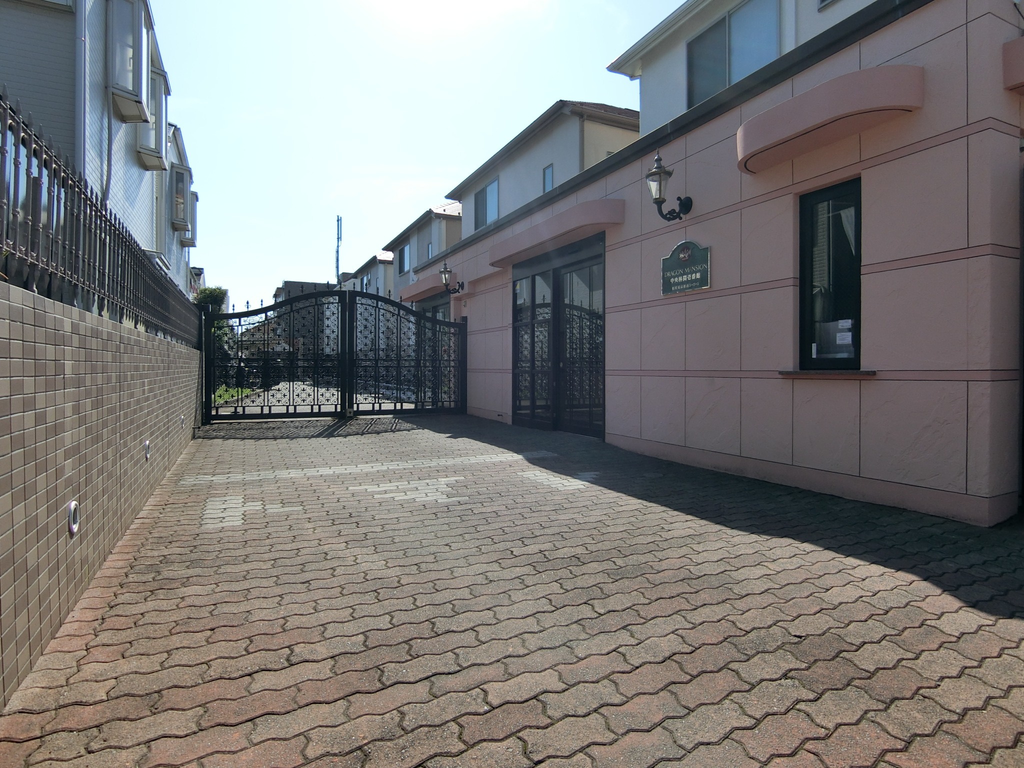 安心のゲート(2025年10月撮影)